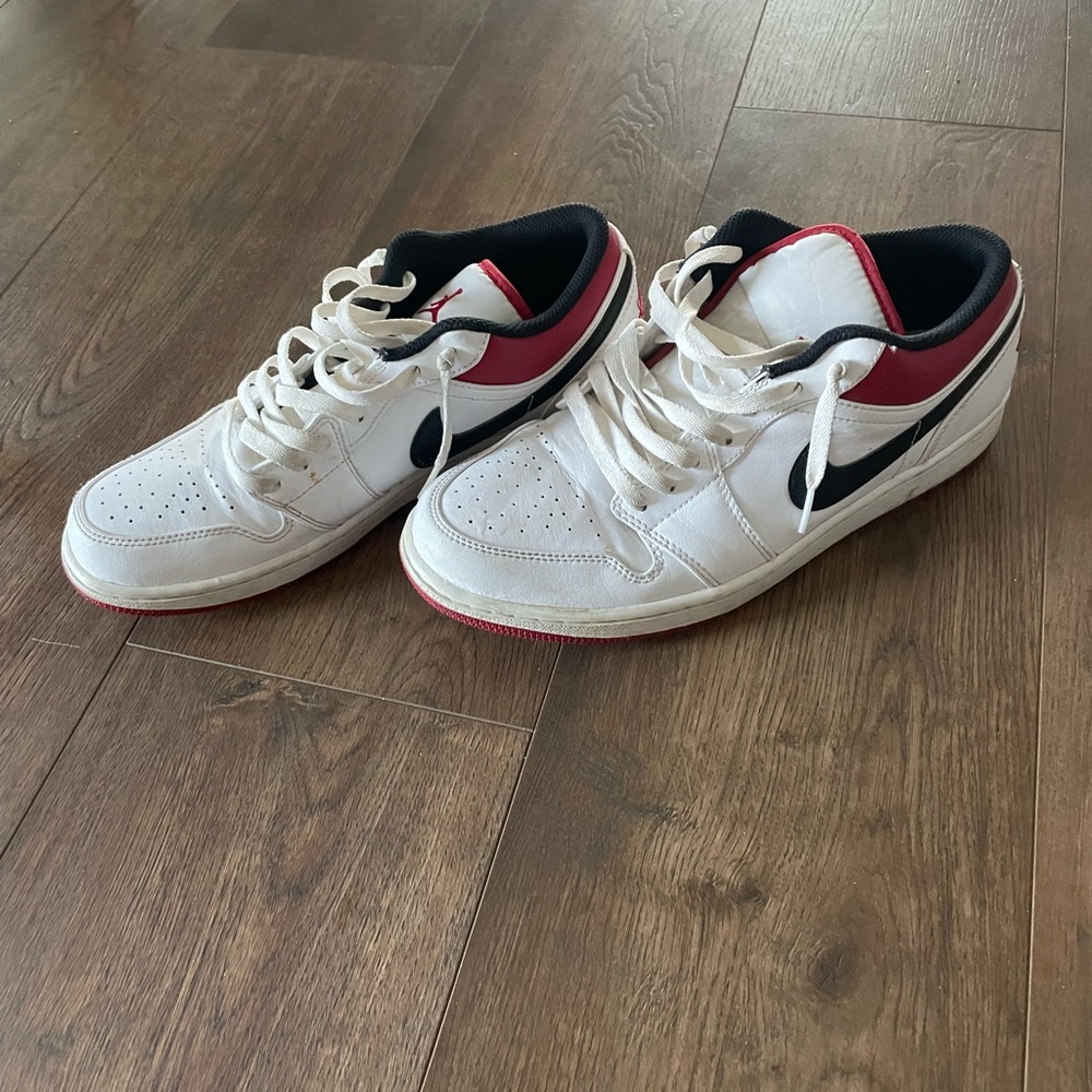 Men’s Jordan 1 low size 9.5